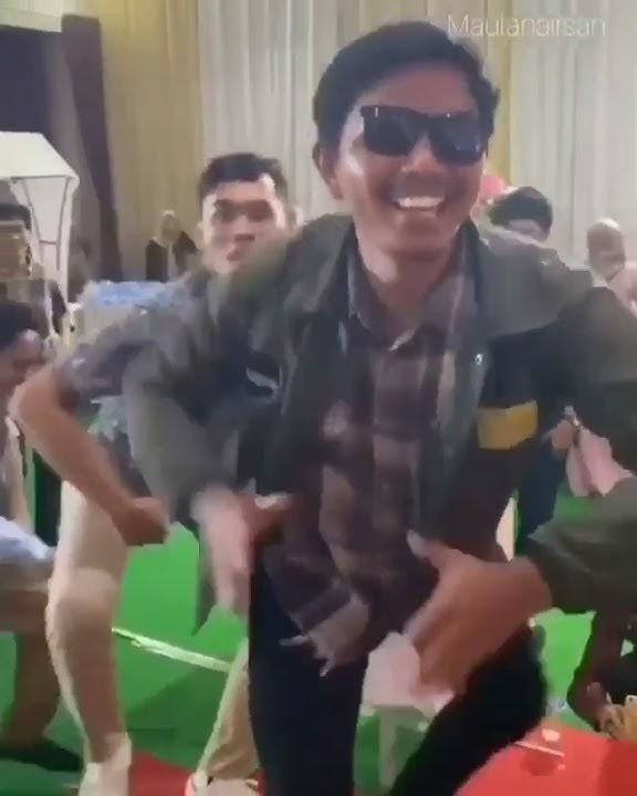 Tiktok Viral Gagak di Kondangan