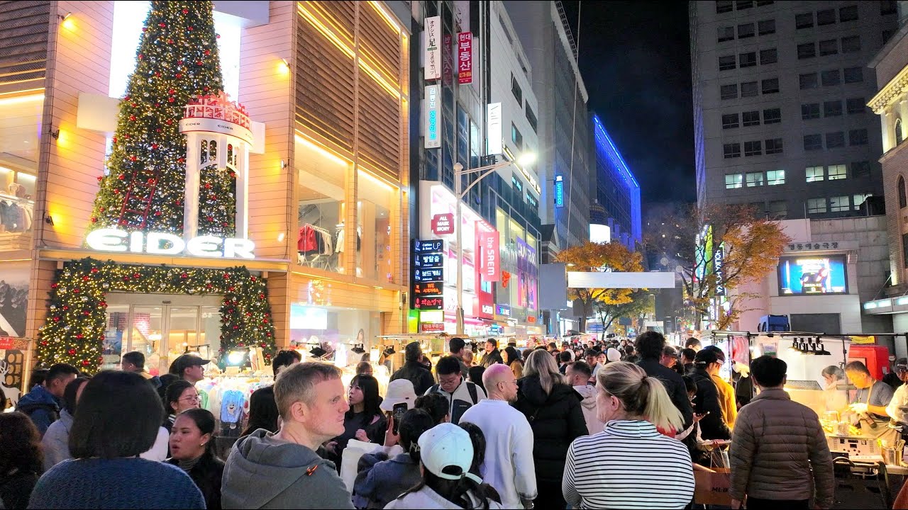 Улица Мёндон уже пропитана рождественским настроением! Иностранцы повсюду наслаждаются K-Food!