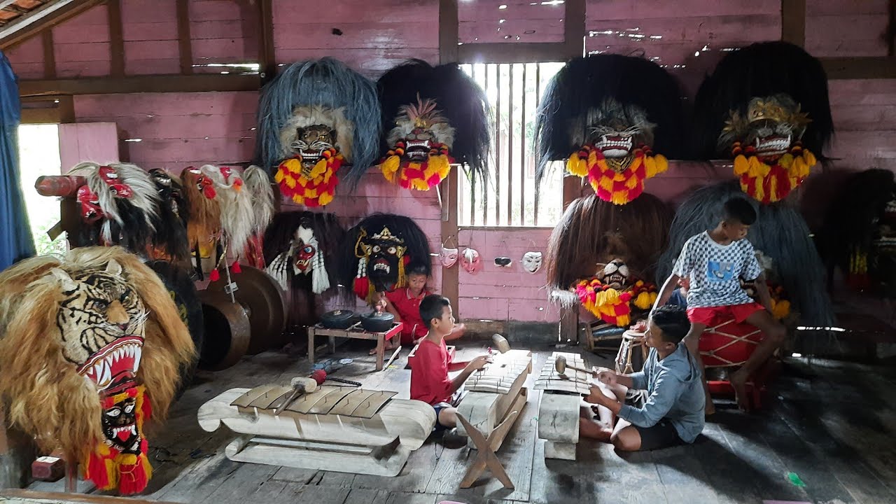 Ada Banyak Barongan Blora di Markas MasEko Channel