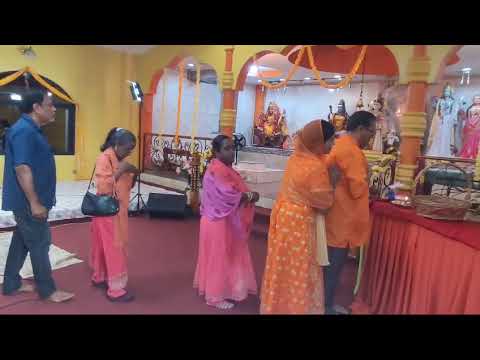 Devotees seeking the blessings of Swamiji
