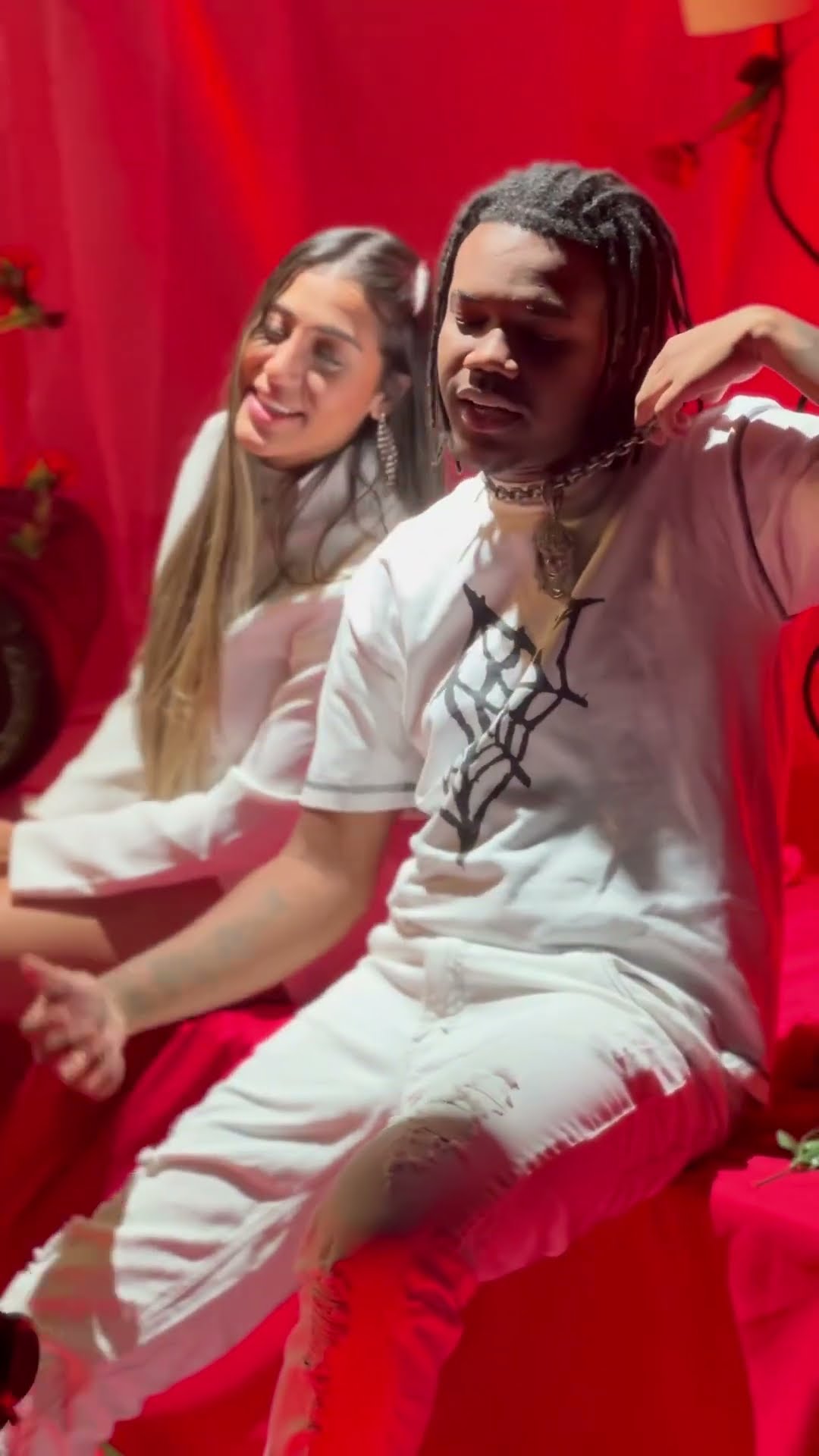 Aaron Modesto e Sara Sol gravando o próximo hit ???