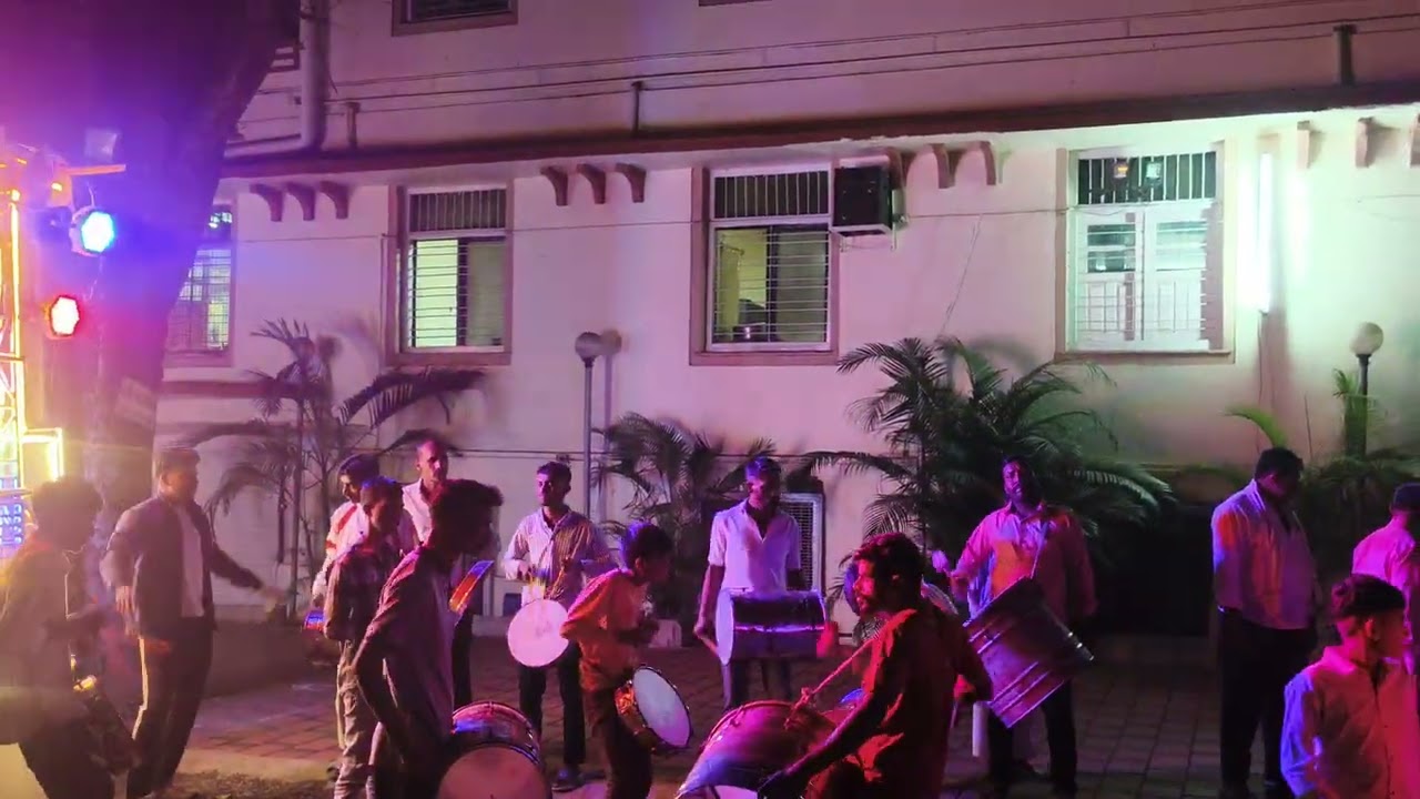 रसिकांच्या लग्नात पिपानी वाजते वलांडी नाचते कलाकार बँजो ग्रुप माधवनगर सांगली 8421457340.8788020718