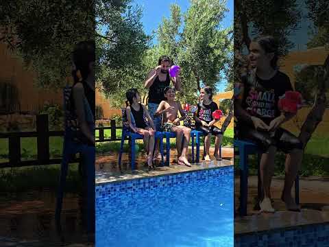 تحدي بالونات الماء😱😂