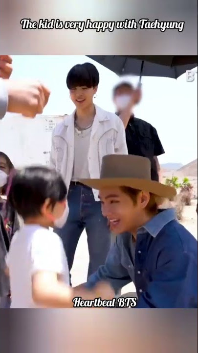 The way Taehyung fun with the kids 💜 #shorts #ytshorts #bts