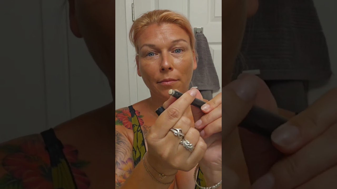 dezenter Hawaii-Tages-Look. 