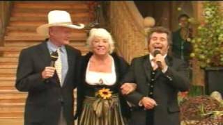 Larry Hagman & Andy Borg, Im Munchen Steht Ein Hof Brau Haus - 2008