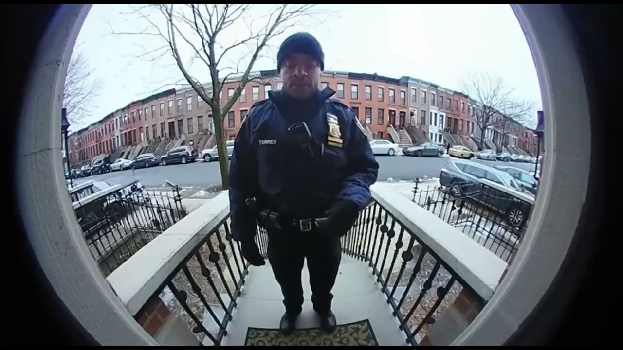Loyal dog opens the door for the police. 