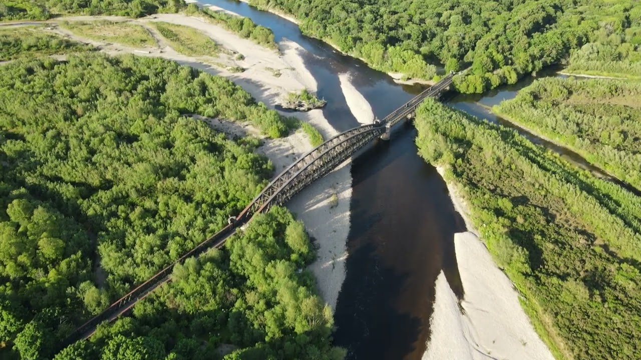 Viaduct to Boulders car Park at Bogmoor.   River in very low water state.