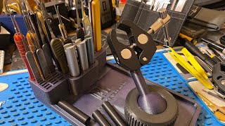 Review: LockPickers Bench Vise: It Holds Locks AND Picks!