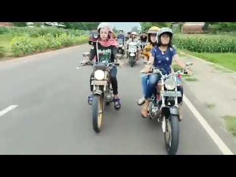 cewek cantik naik motor cb 100