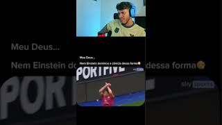 Ele deu esse dominio absurdo e tocou a bola