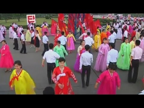 Thousands attend dancing parties held in North Korea - 동영상