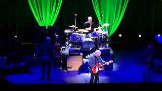 Video thumbnail of "On Every Street - Mark Knopfler in Chicago 10 02 2015"