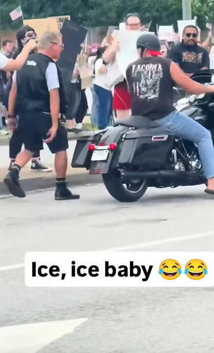 MAN TROLLS ICE PROTESTERS WITH ICE ICE BABY SONG! 🤣 🤣 🤣 #usa #ice #trump #maga #shorts #lol