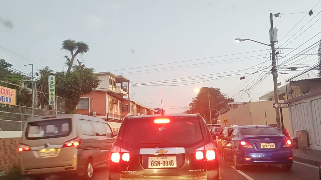 GUAYAQUIL: recorrido nocturno,calle Chile al sur oeste Av. 4 de Noviembre.