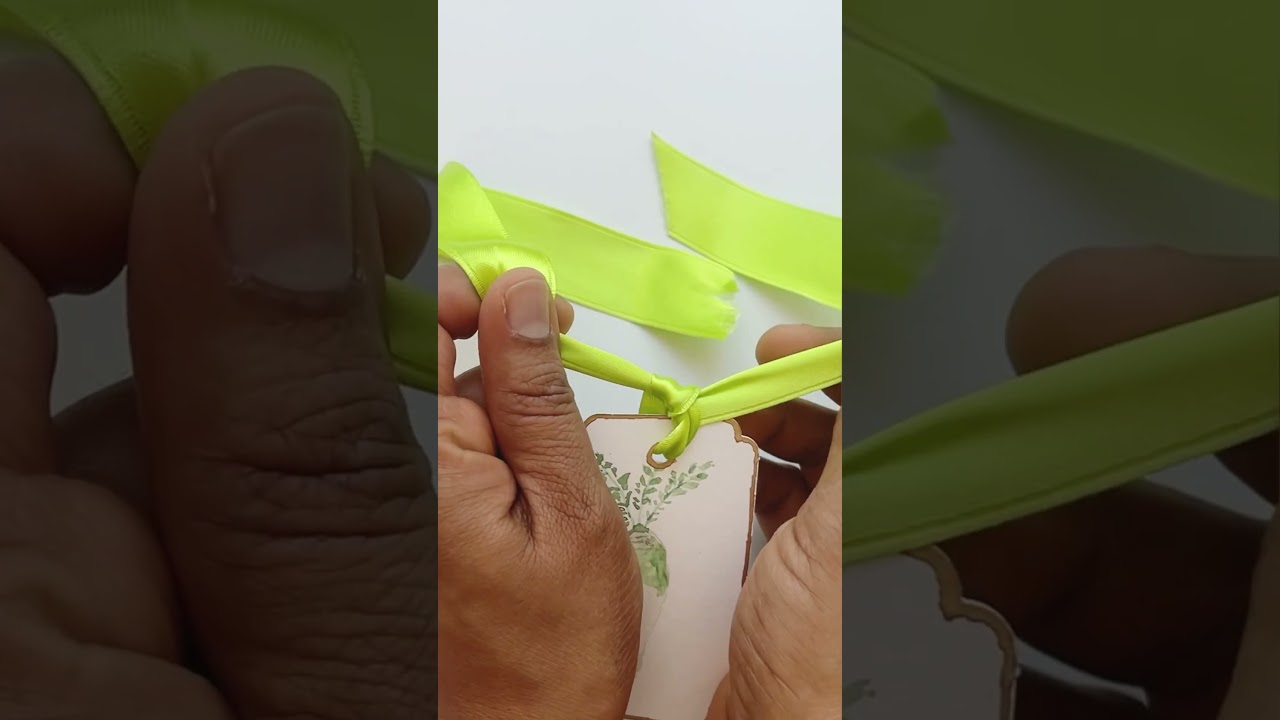 Tie a ribbon on a cute radish gift tag | gift wrapping ideas 