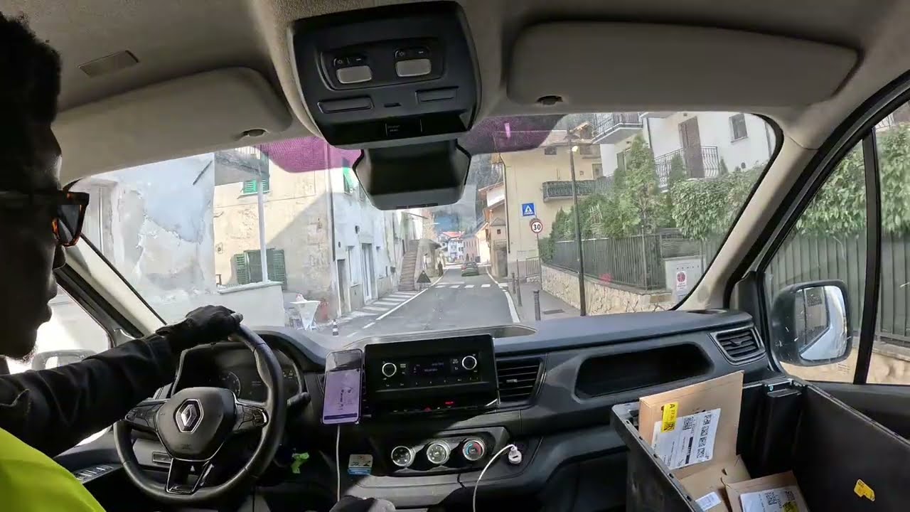 THE BEST DELIVERY DRIVER IN ITALY! 🇮🇹🚚  ( Watch Till The End )