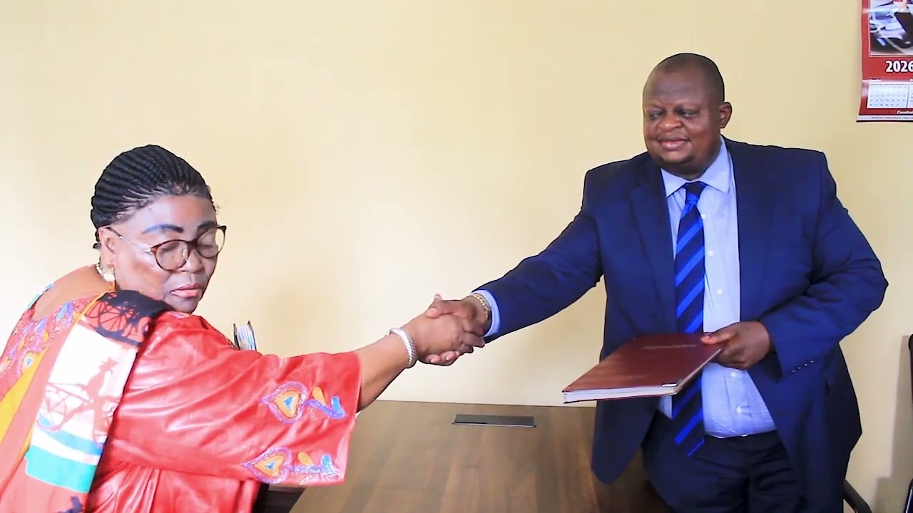 REMISES ET REPRISE ENTRE SECRÉTAIRE GÉNÉRALE DE LA JEUNESSE VINCENT MOYA ET MM THERESE MBOJI BUNGI