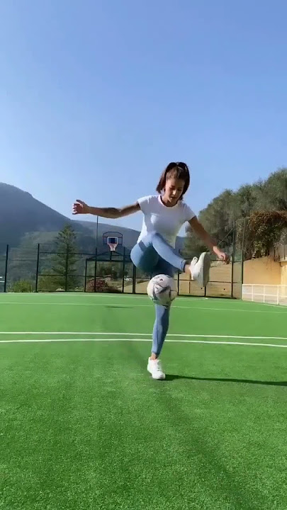 Gila cewek Jugling freestlye bola skill