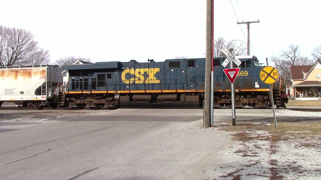 CSX L416 with CSXT 5369 Northbound at Yellow Street in Francesville, Indiana