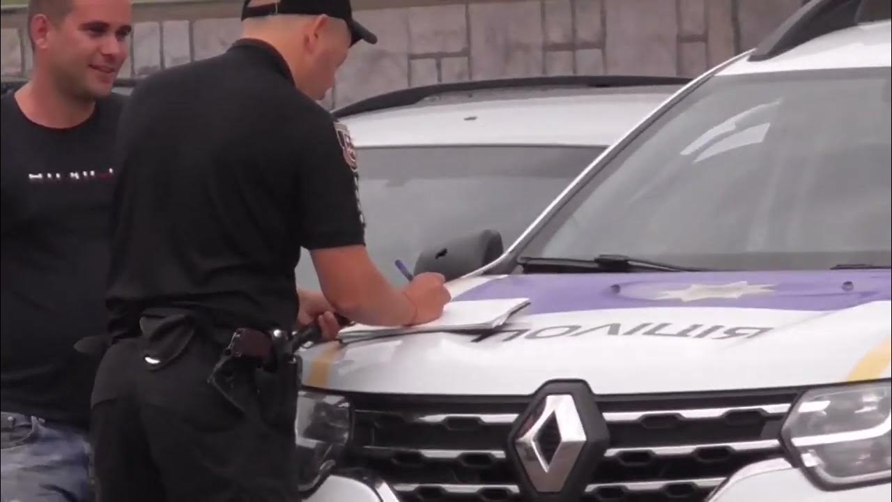 Поліція Бершаді стала на косу. - YouTube