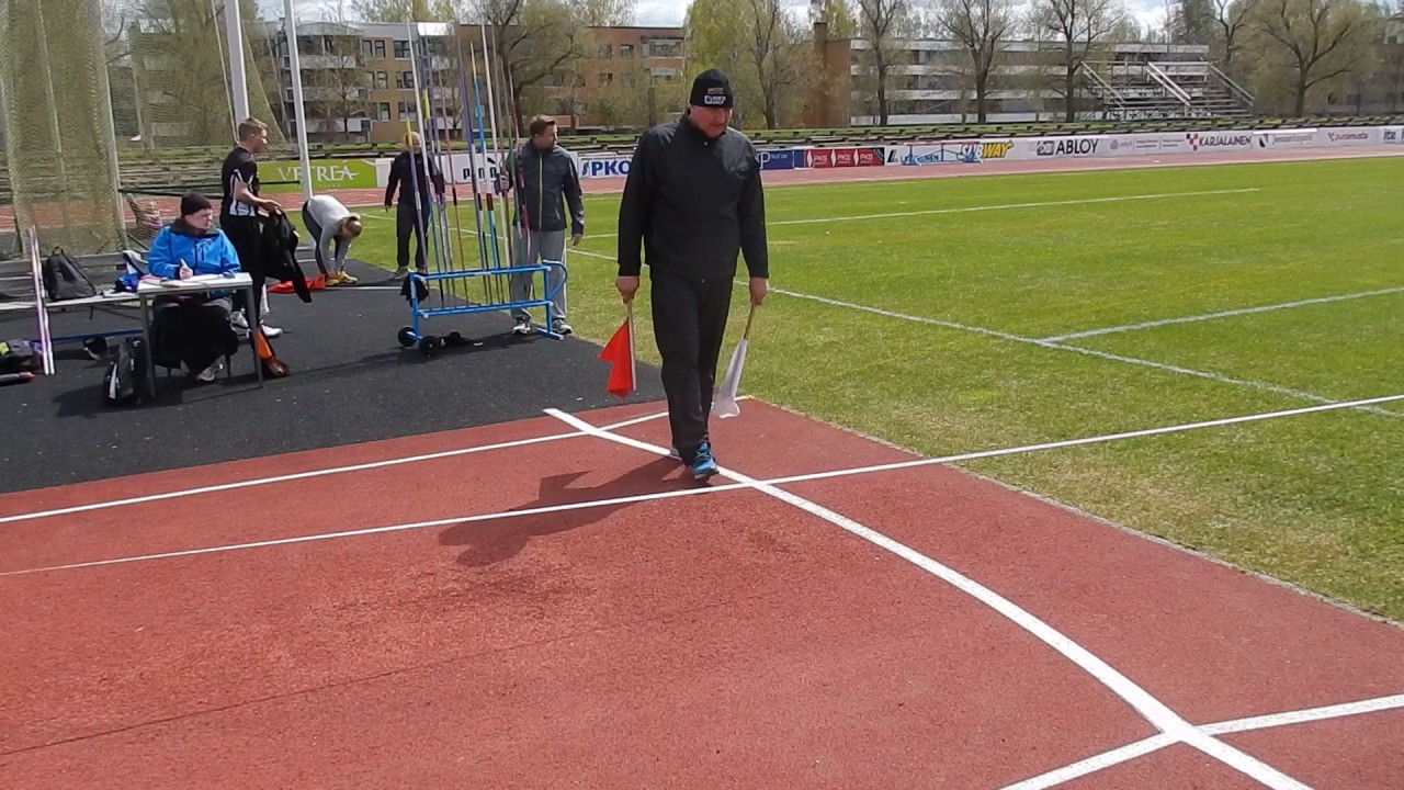 Aku Parviainen heitti 61.38 Joensuussa