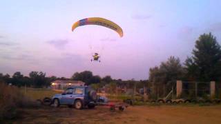 Francis Volando Sobre Bollullos En Parafan