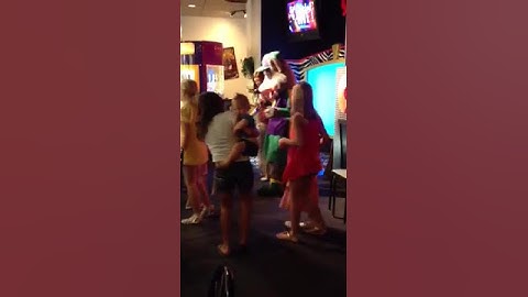 Chuck E Cheese Dancing....
