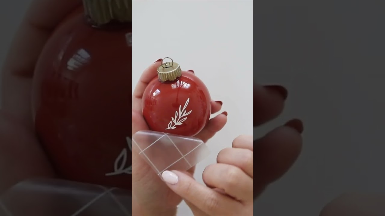 HOW TO MAKE AN ACRYLIC ORNAMENT WITH THE CRICUT MACHINE
