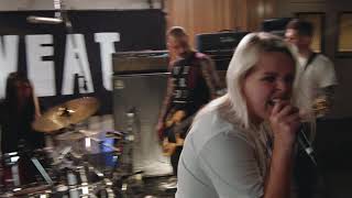 Download Lagu Sweat \ MP3