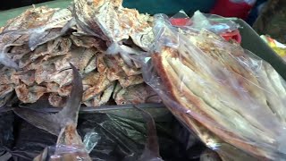 Comercio de temporada en el mercado de Apopa