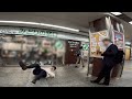 会社のシャツを着た勇気ある男は、オネェ走りで逃走するも転けてあえなく御用に