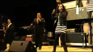 Miniatura de vídeo de "Los Ángeles Azules y Ximena Sariñana - Mis Sentimientos @ Vive Latino 2013"