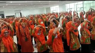 Di Bawah Pohon Yang Rindang By  Cbi