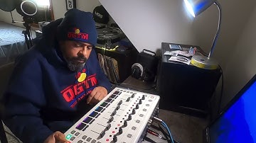 ISLA INSTRUMENTS S2400 12bit sampling drum machine (demo 207)