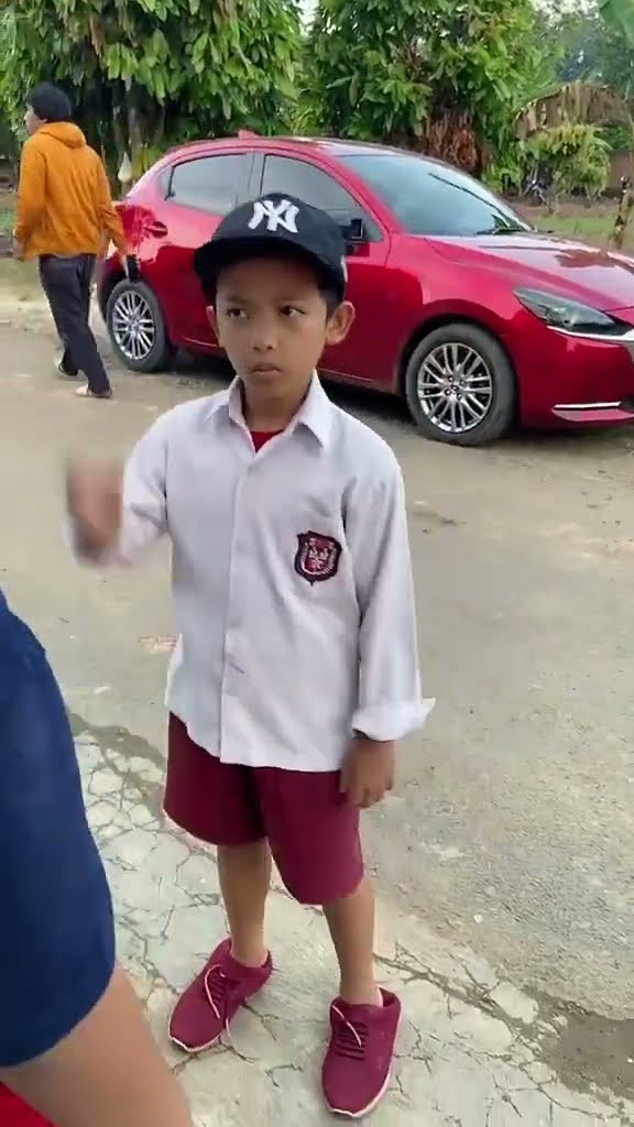 Vidio kocak dan gokil @nyaikembang1nyaikembang1 /dari kecil lebih suka main bola?