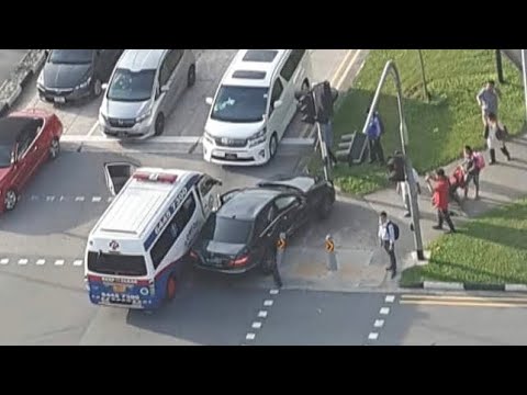 road trippin 12nov2018 multi angle view accident btw black merc e200 & comfort ambulance @ woodland ave 5