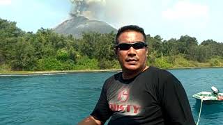 Tedengar keras suara letupan anak gunung krakatau
