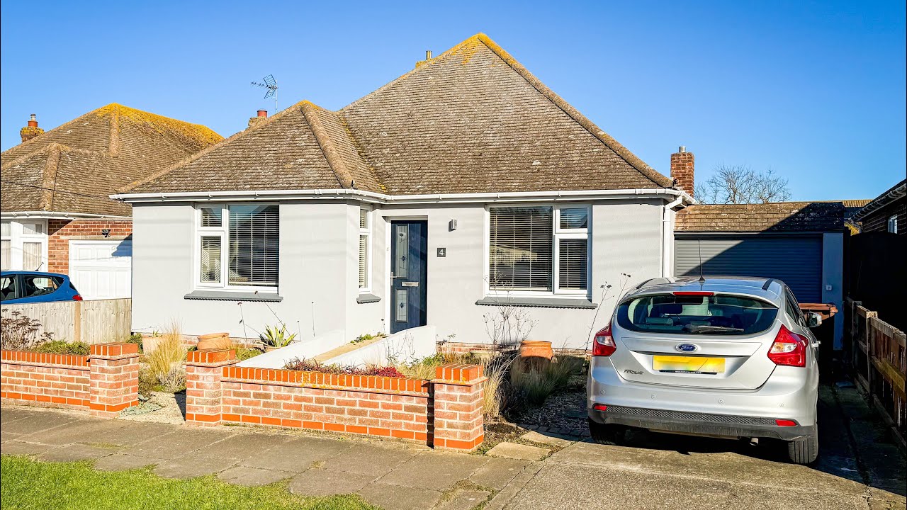 BEAUTIFUL BUNGALOW JUST 75 METRES FROM HOLLAND-ON-SEA SEAFRONT & BEACHES