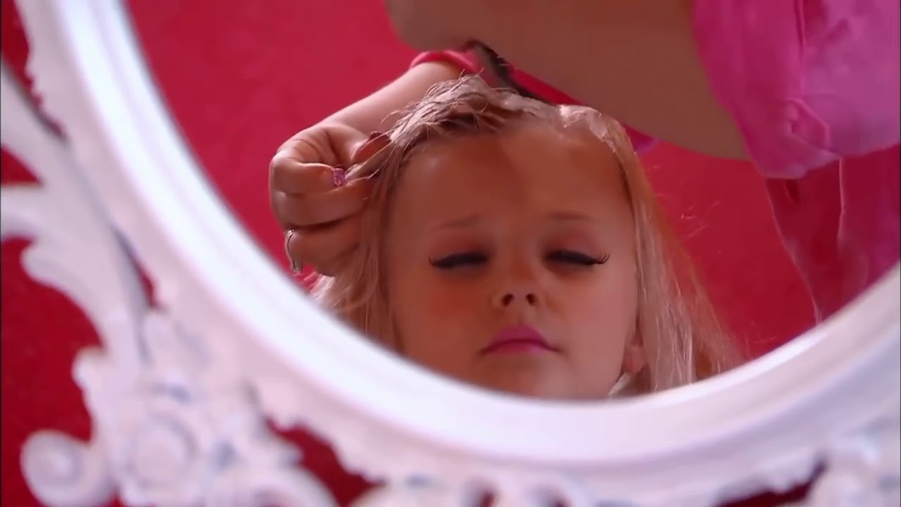 JOJO SIWA  BRUNETTE.