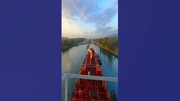 பனாமா கால்வாயில் கப்பல் செல்லும் காட்சி | Panama Canal ship crossing Video #Shorts