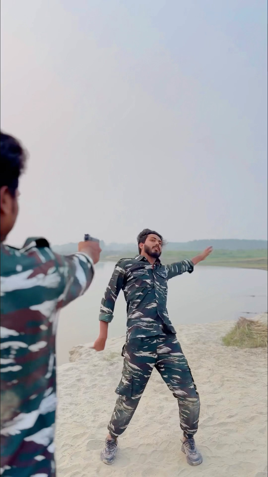 Part-1 फ़ॉजी ने अपने दोस्त को क्यों मारा?? #foryou #emotional #army #shortsfeed #meredholna #dosti