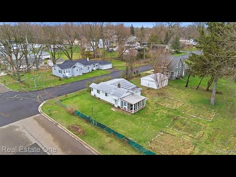 18318 Deering Street, Livonia, MI home video tour