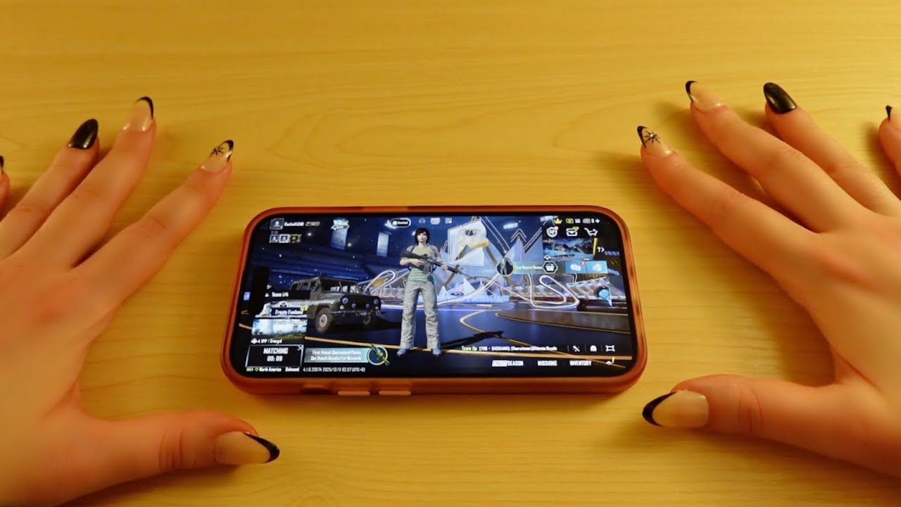 ASMR Playing PUBG Mobile + gum chewing