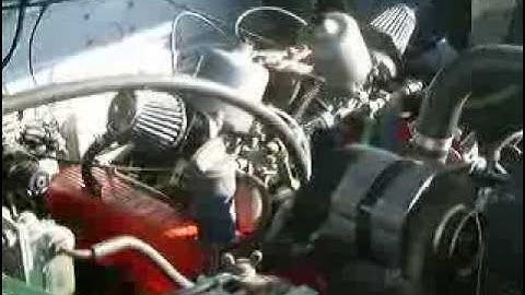 Land Rover series 3 v8 running on SU HS8 carbs