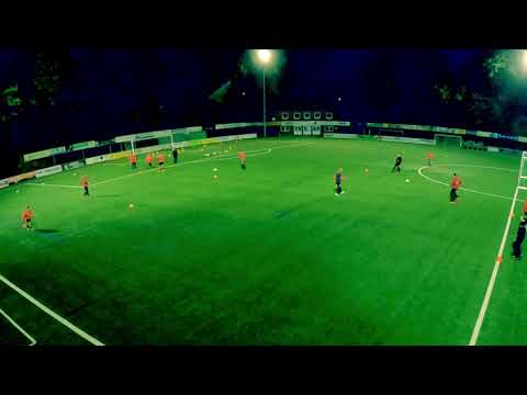 Fussballtraining: Passübung über