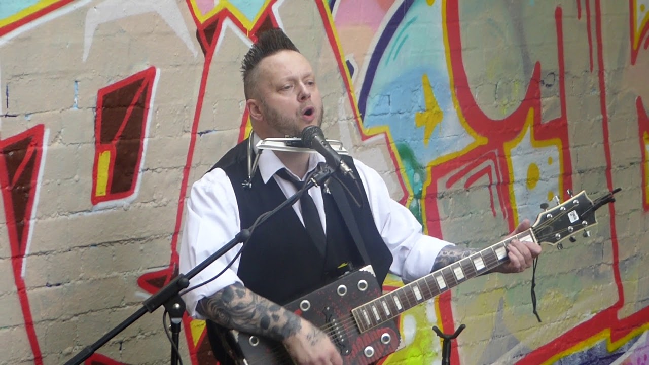 StumbleCol sings 'Romsey Boys'