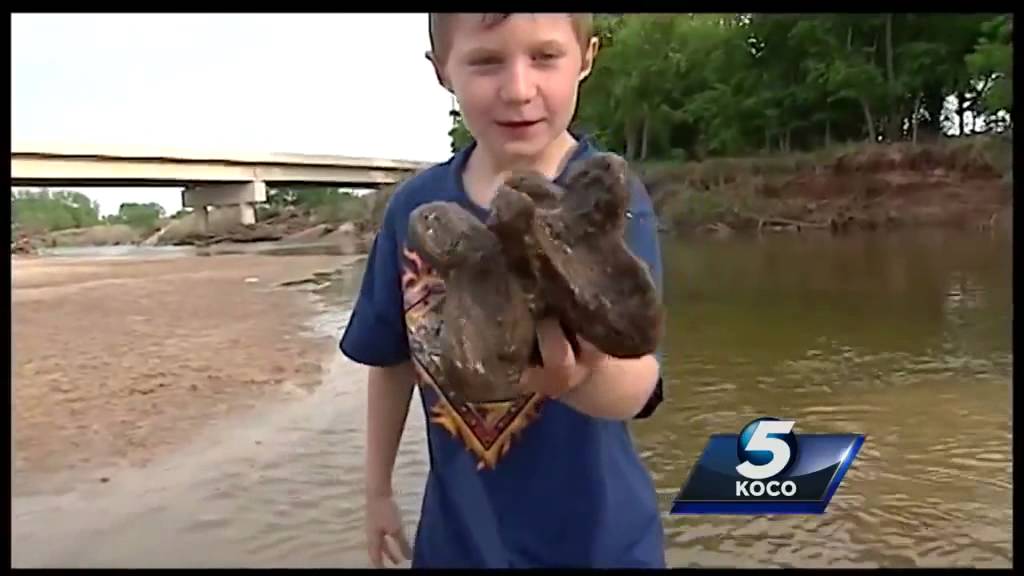 Bomb squad detonates blasting caps found in North Canadian River