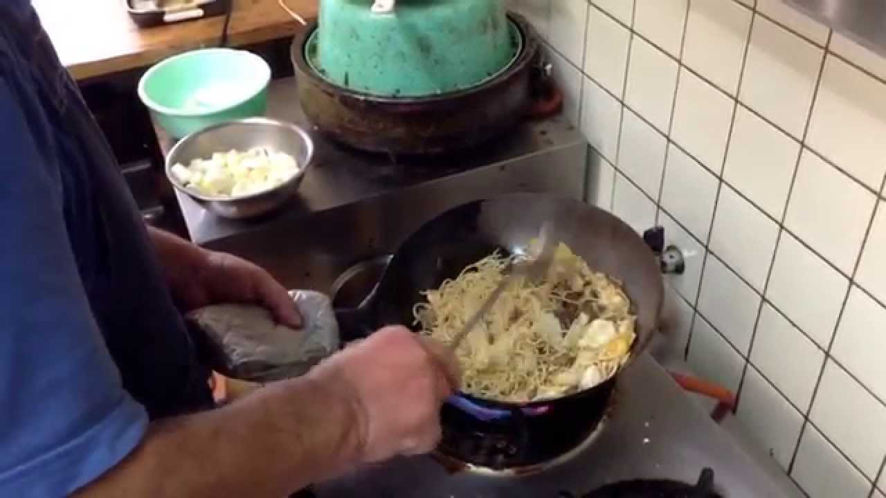 How The QUIK STOP Makes Yakisoba In Henoko, [Camp Schwab], Okinawa, Japan