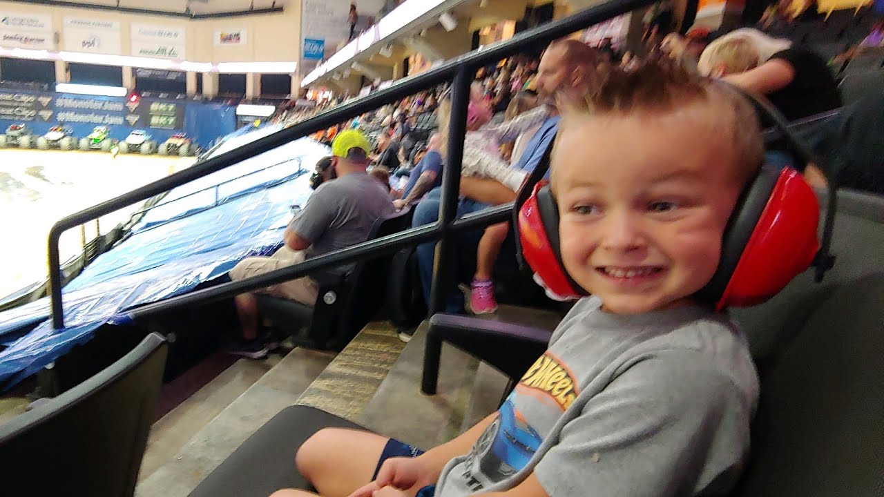 Exploding a Pepsi with Angelo in rally - YouTube